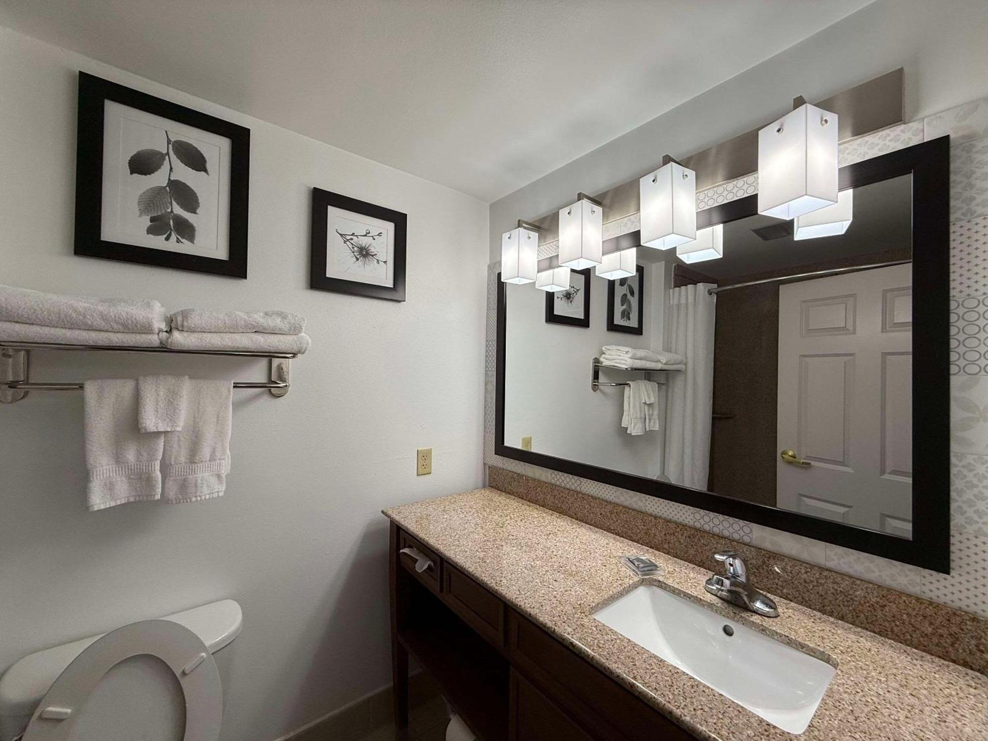 Country Inn & Suites By Radisson, Harrisburg - Hershey West, Pa ภายนอก รูปภาพ